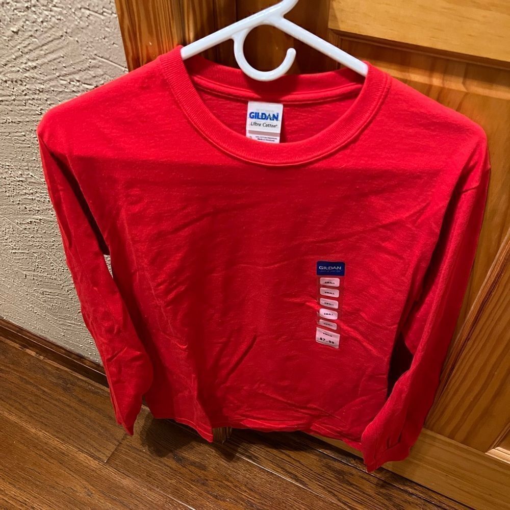 Gildan size small red long sleeve tee
